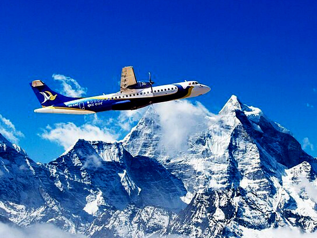 1 Hour Mountain Flight to See Everest